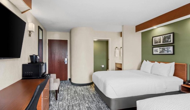 Sleep Inn & Suites Bay View Acme - Traverse City