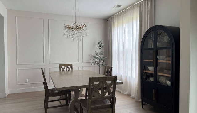 Spacious 4-bedroom house in welcoming North Charleston with WiFi, AC