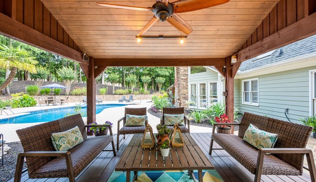 Spacious 4BR Estate w/Movie Room & Fire Pit