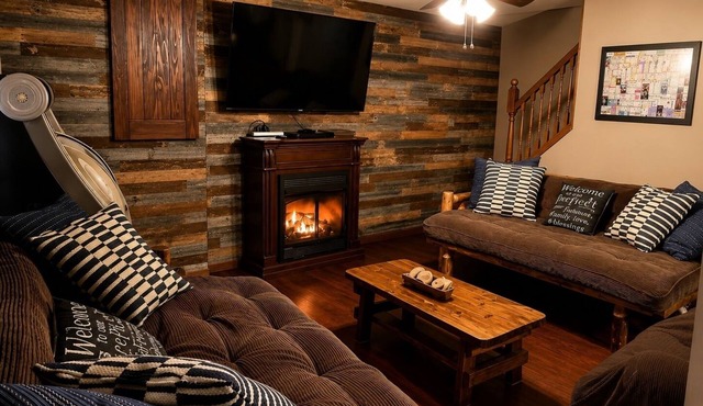 Spacious 5 BR/3 BA Pocono Chalet game room in the Hideout