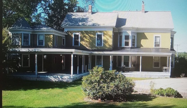 Spacious and Cozy 2nd Floor Nest 2 bedrooms
