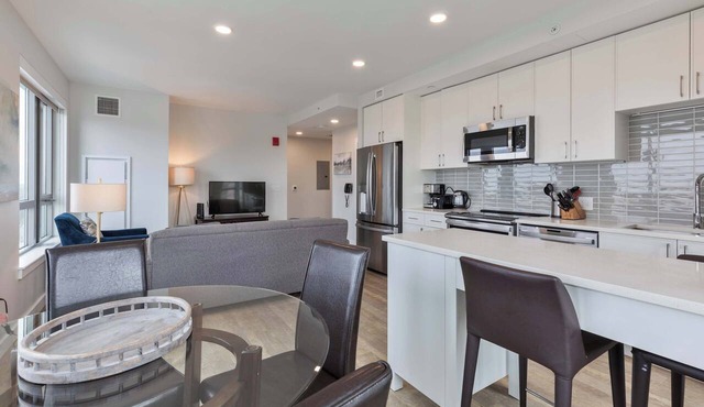 Spacious Apt Downtown