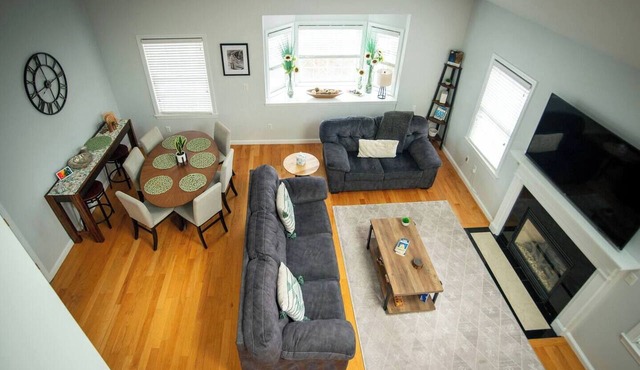 Spacious Coastal Townhome | Deck & Parking