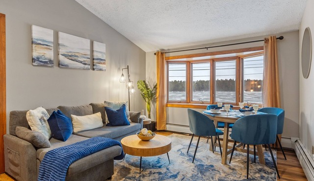 Spacious Pet Friendly Waterfront w/Hot Tub & Yogo Studio-Sleeps 12!