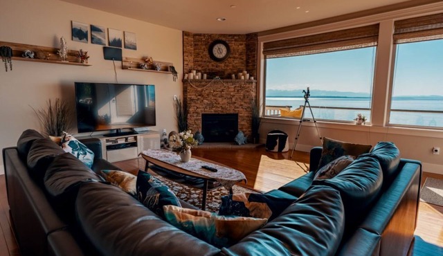 Stunning House with Views of Puget Sound! Ideal for Family Reunions