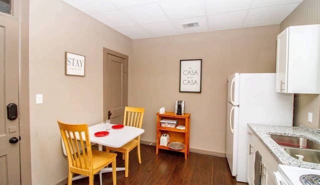 Suite #2 - 1 Bed 1 Bath in Downtown Hermann