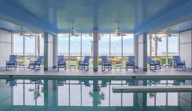 Sun, Sand, and Surf! 2 Great Units with Full Kitchen, Oceanfront, Pool