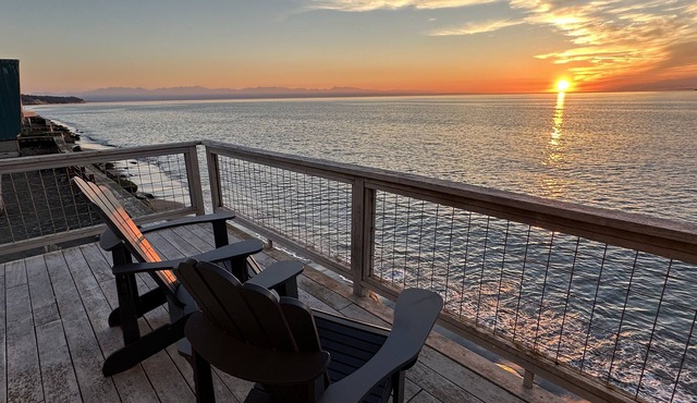 Sunset Beach Haven; Seriously Waterfront-"It's Like Living on a Boat", Whidbey