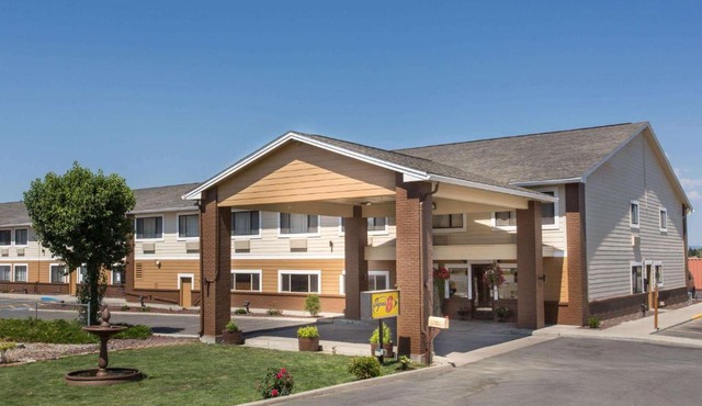 Super 8 by Wyndham Baker City