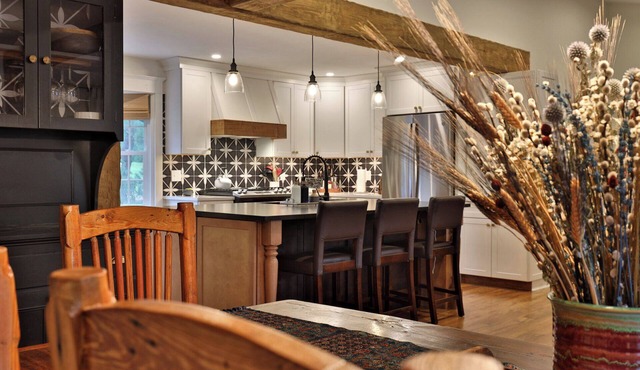 Susan Lane Hideaway: 4BR/3.5BA Renovated Home. Close to skiing and town.