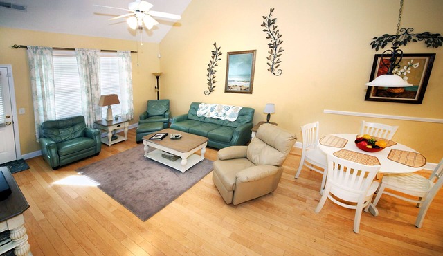 Tanglewood at Barefoot Resort, Shuttle to Beach Steps to Pool, Bikes, Grill