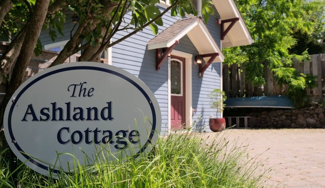 The Ashland Cottage, walk to town