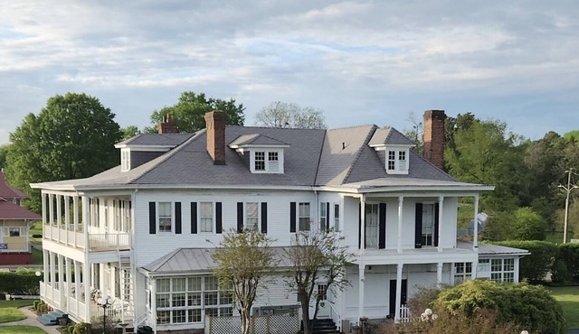 The Boxwood Inn General Pershing Suite
