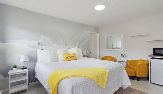 The Luxe King Room 3