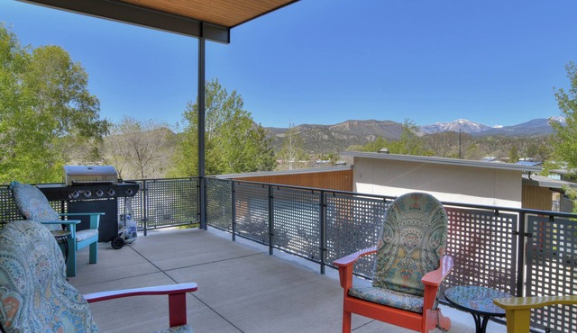 Townhome with Awesome Views - 1 Mile to Downtown - 30+ Day Stay Required