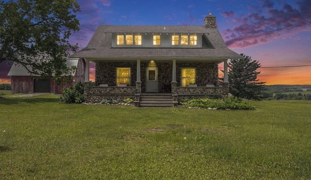 Tranquil 5-bedroom home on a working Cherry Farm.