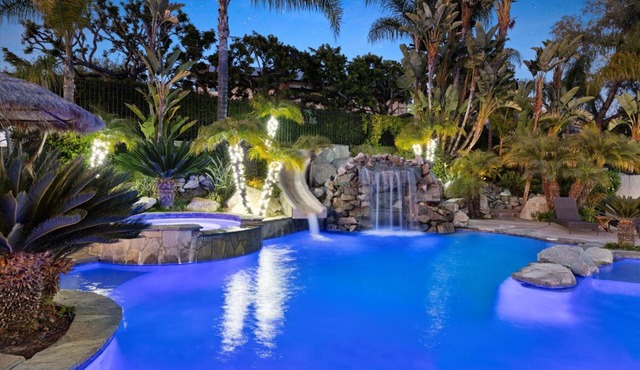Tropical Paradise: Enchanting Vacation Home with a Resort-Style Oasis Backyard!