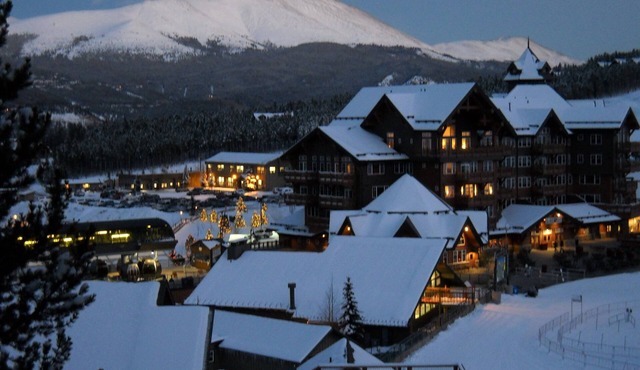 True Ski In/Out Awesome Views-Peak 7-8 Located on the main floor- slope side