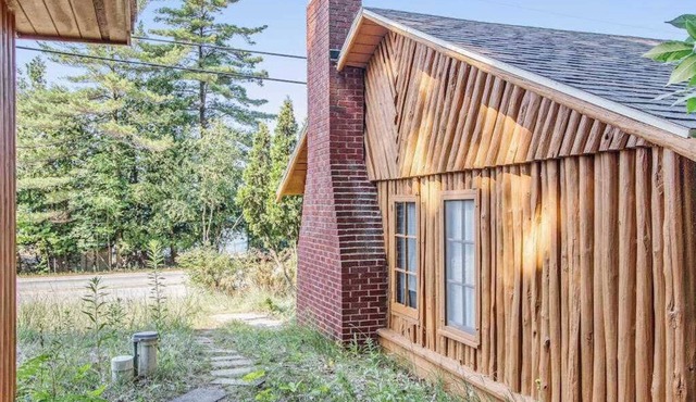 Two Dog-Friendly Guest Cottages with High-Speed WiFi and Private Beach Frontage
