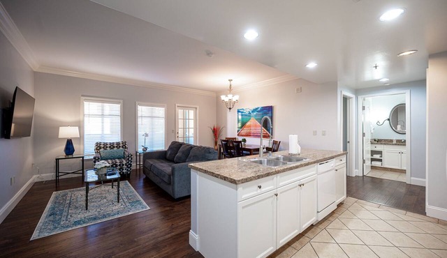 Updated 2Br 2Ba in the heart of Lake Las Vegas Village!