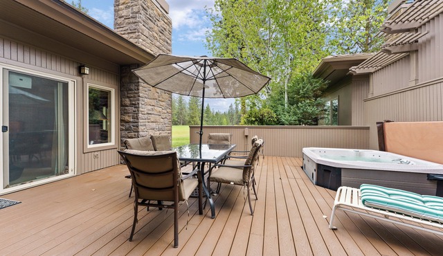Villa 5 - Hot Tub, Golf Course Views, Large Deck, Quiet and Peaceful in Broken Top