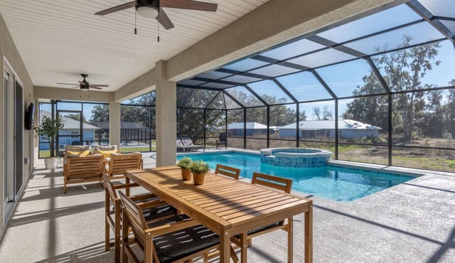 Villa Bennett: NEW 4-bedroom with pool & spa