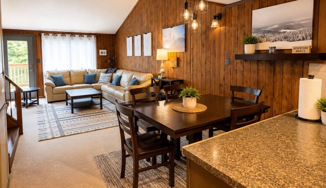 Wabasso 16, Walk to Upper Flume, Cozy 2BR/2BA Retreat, Covered Parking