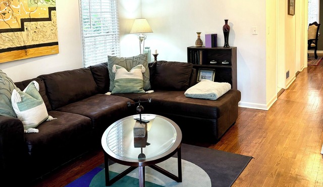 Walk to Piedmont Park, Townhouse Sleeps 6, Fire Pit , Parking
