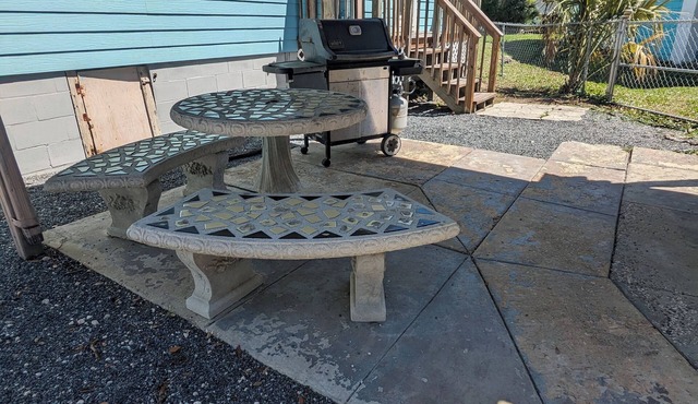 Waterfront home w/boathouse, kayaks, & easy river access. Pet-friendly!