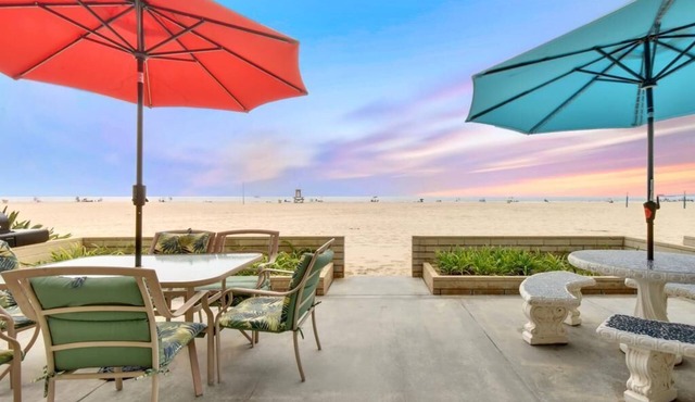 West Newport Duplex on the Sand w/Patio-Sleeps 12