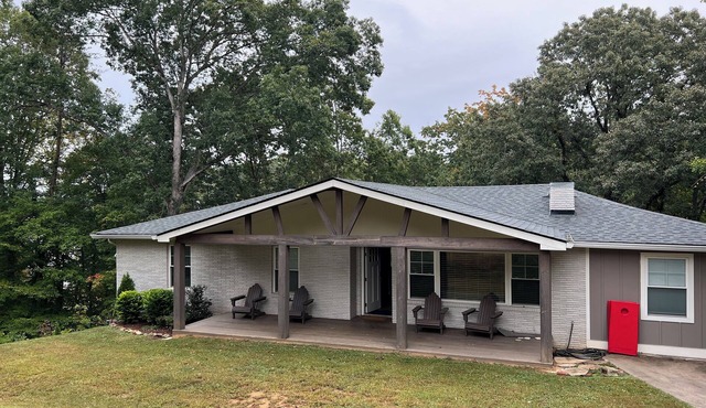 Wildwood on the lake, views, private dock, quiet cove, dog friendly