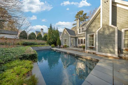 World Cup estate w pool & fire pit