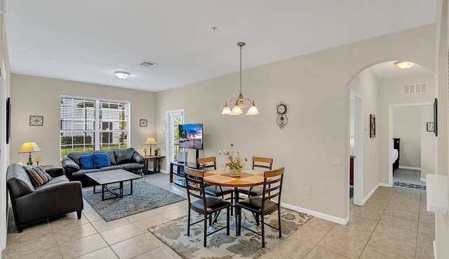 WOW Near all Parks. Walk to Dining. Next to OCCC. & Epic. Ground Floor