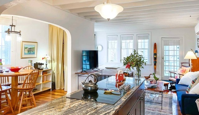 Your Annapolis Waterfront retreat for a weekend or any-day getaway! Great lodging for Navy Sports visitors and the Annapolis Blues games!