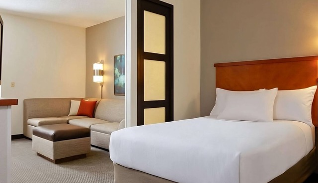 Your Home Away From Home! Pet-Friendly Unit w/Breakfast Near Sweet Water Park