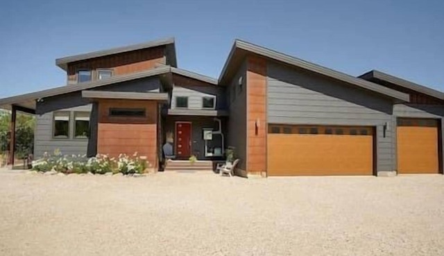 Zen Mountain Home, 4 Bedrooms, 3.5 bath, Hot Tub, Pet Friendly