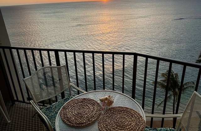 Direct OCEANFRONT STUDIO CONDO