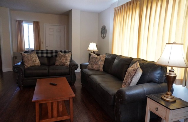 Little Pigeon River 508 2BD Condo with Fireplace and Jacuzzi Tub