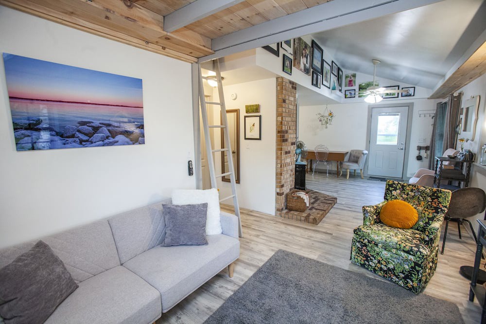 Photo of Livingroom in Alden