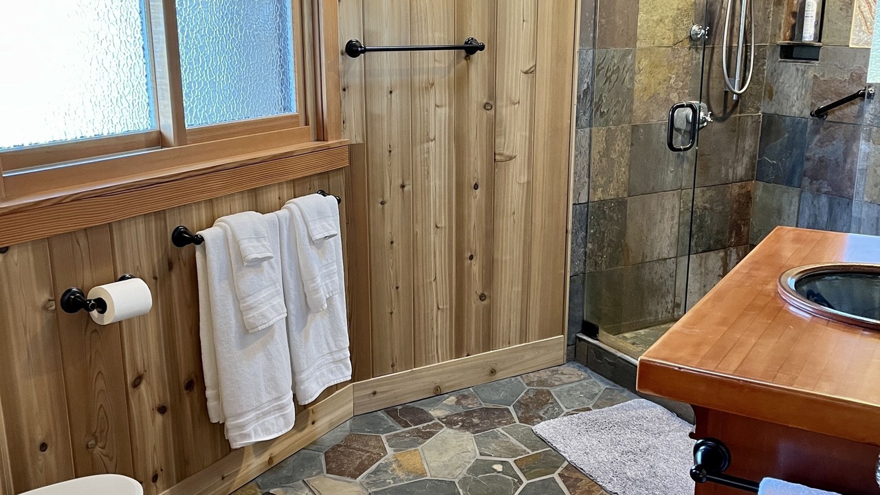 Photo of Bathroom in Caspar