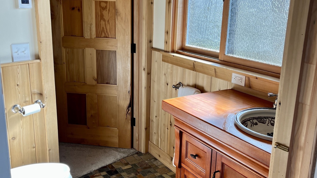 Photo of Bathroom in Caspar
