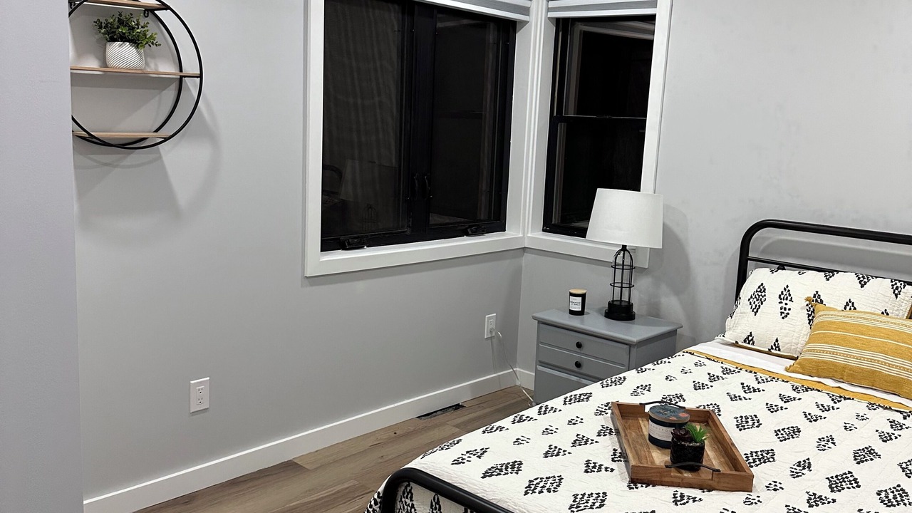Photo of Bedroom in Acme