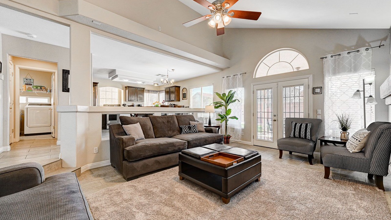 Photo of Livingroom in Enterprise