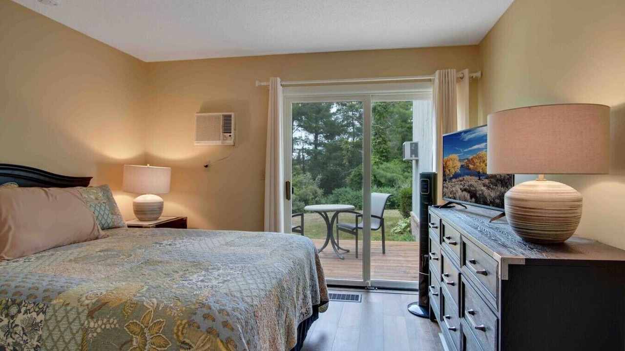 Photo of Bedroom in Acme