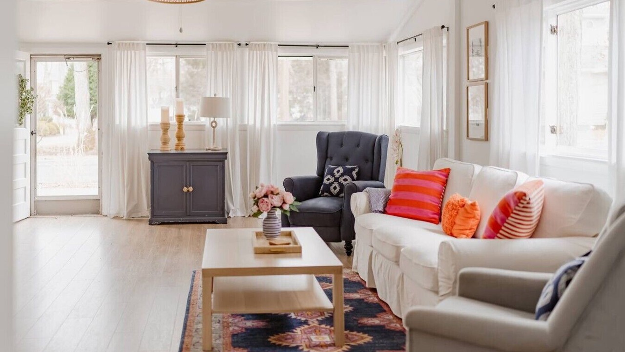 Photo of Livingroom in Grand Beach