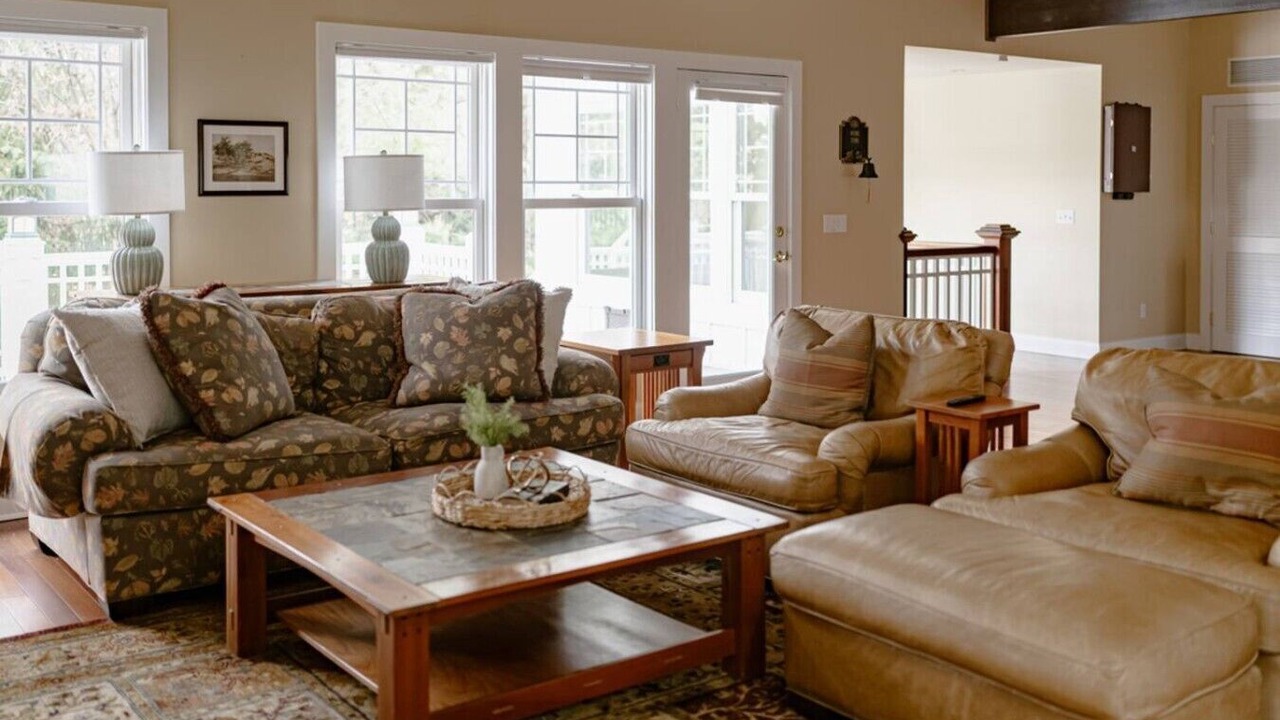 Photo of Livingroom in Grand Beach