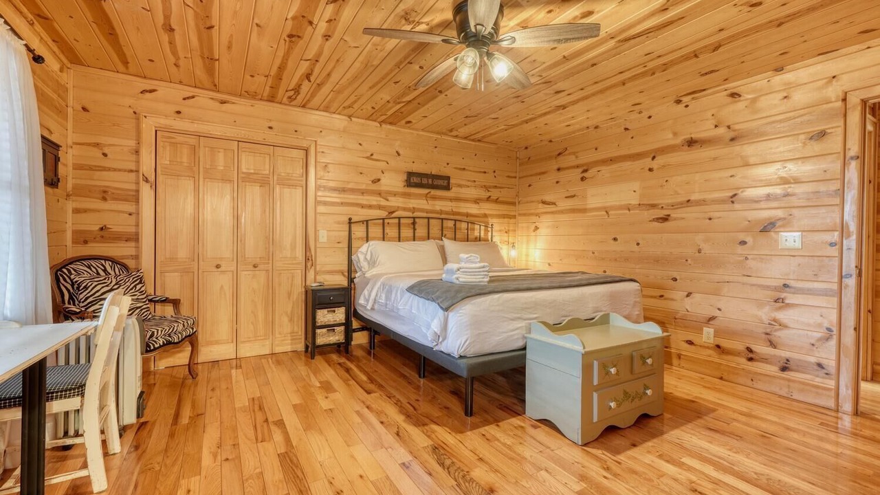 Photo of Bedroom in Suches
