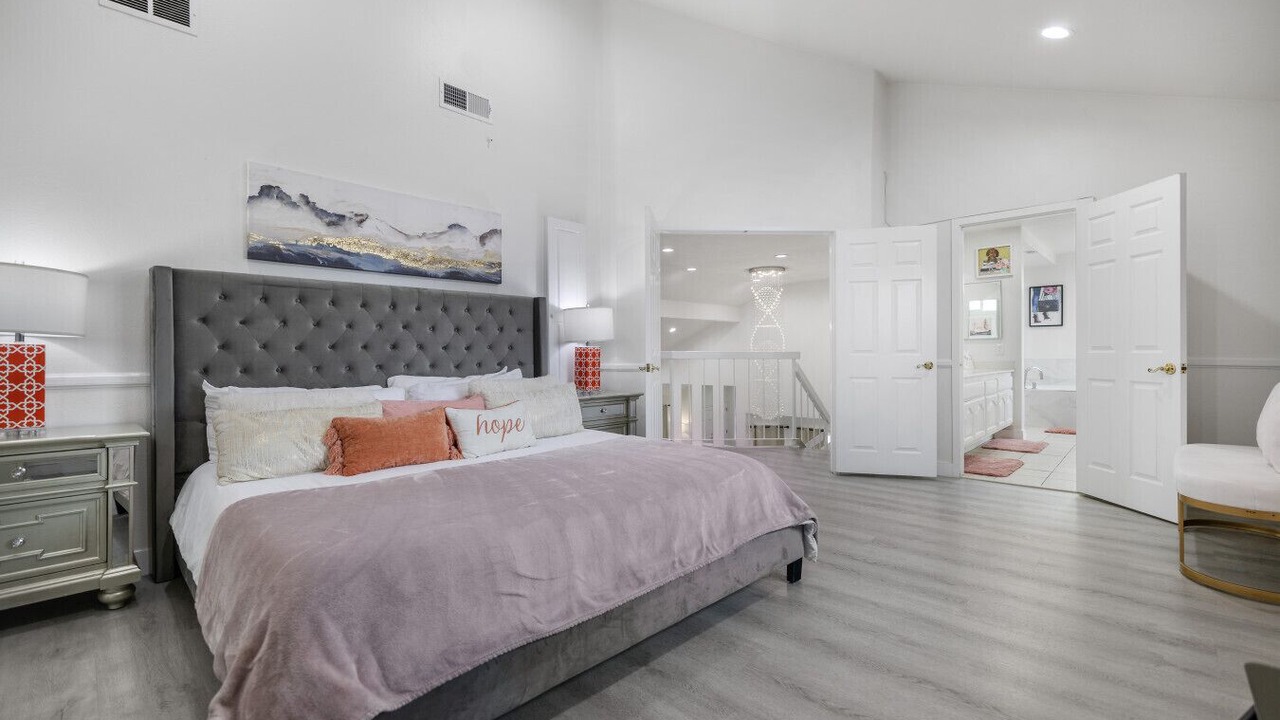 Photo of Bedroom in Orange