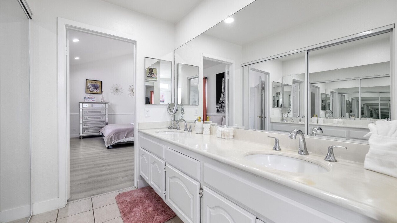 Photo of Bathroom in Orange