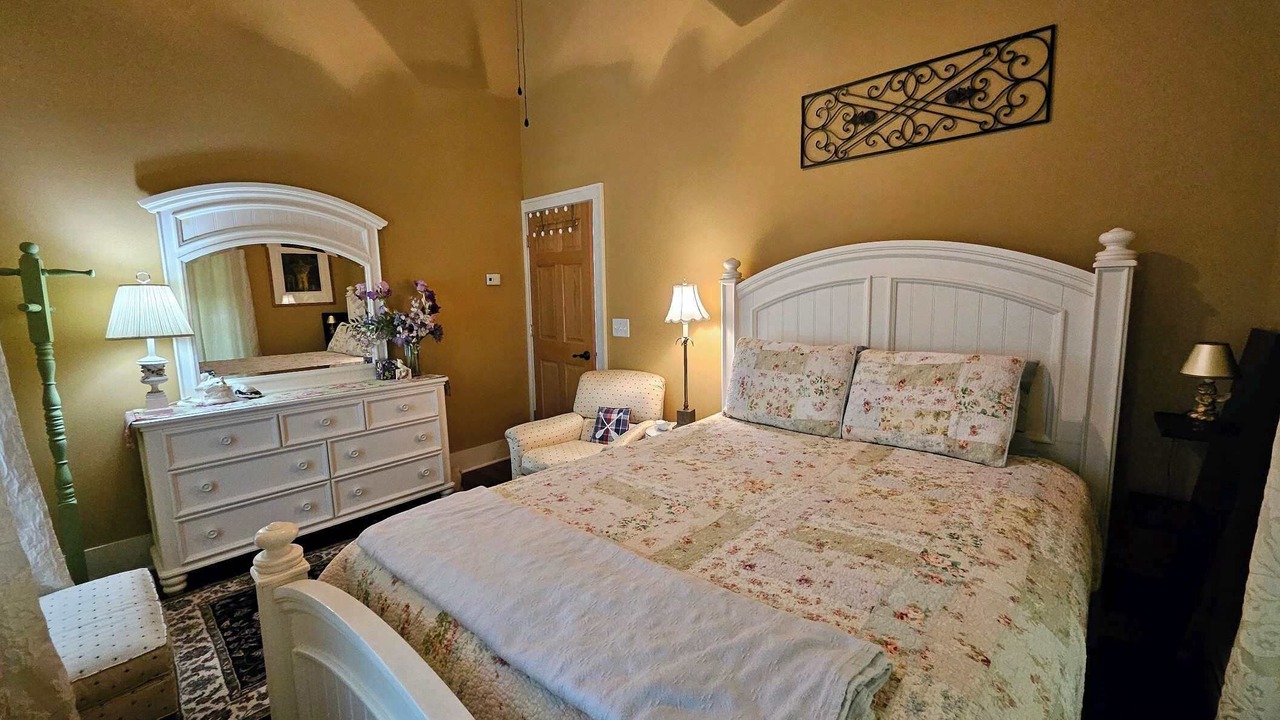 Photo of Bedroom in Alden
